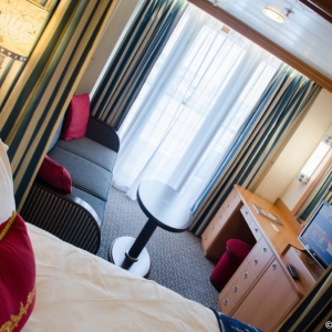 Category-5-Stateroom-002