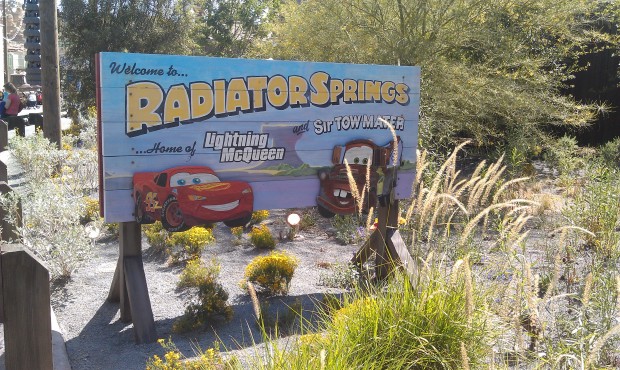 An-entrance-sign-for-CarsLand-from-BugsLand-620x370.jpg