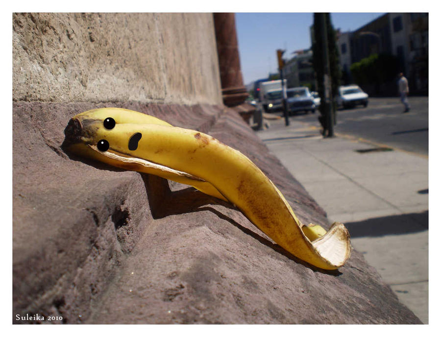 Dead_Banana_by_Sulyland.jpg