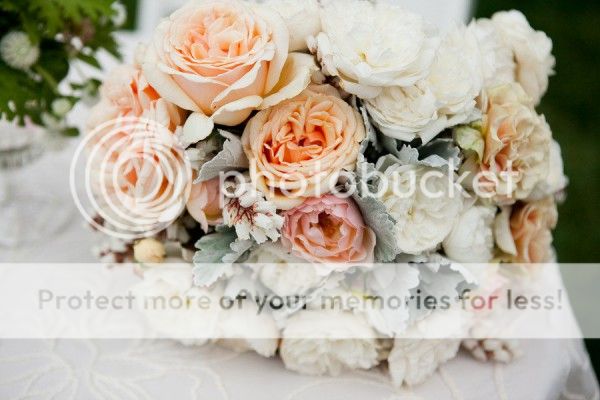 2-peach_wedding_bridal_bouquet-e1340502152388.jpg