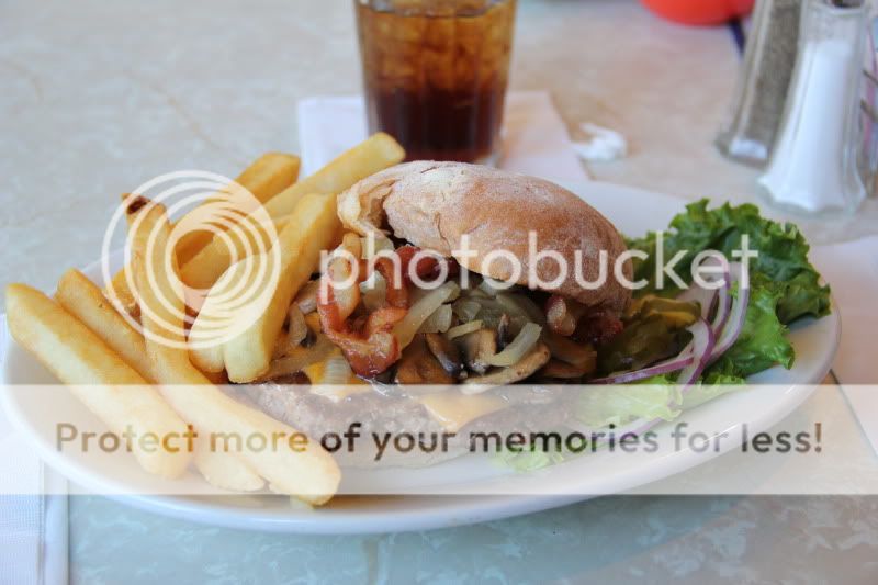 MK-Plaza-06-Burger.jpg