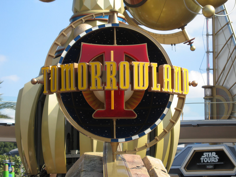 Tomorrowland%20sign%2002-L.jpg