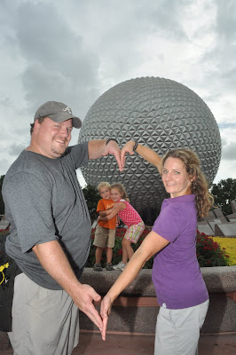 wdw10%20epcot%20ball%20millers%20heart%20smile.JPG