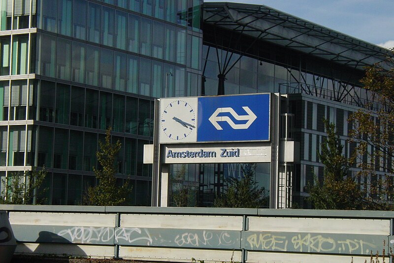 800px-Amsterdam_Zuid_station.jpg
