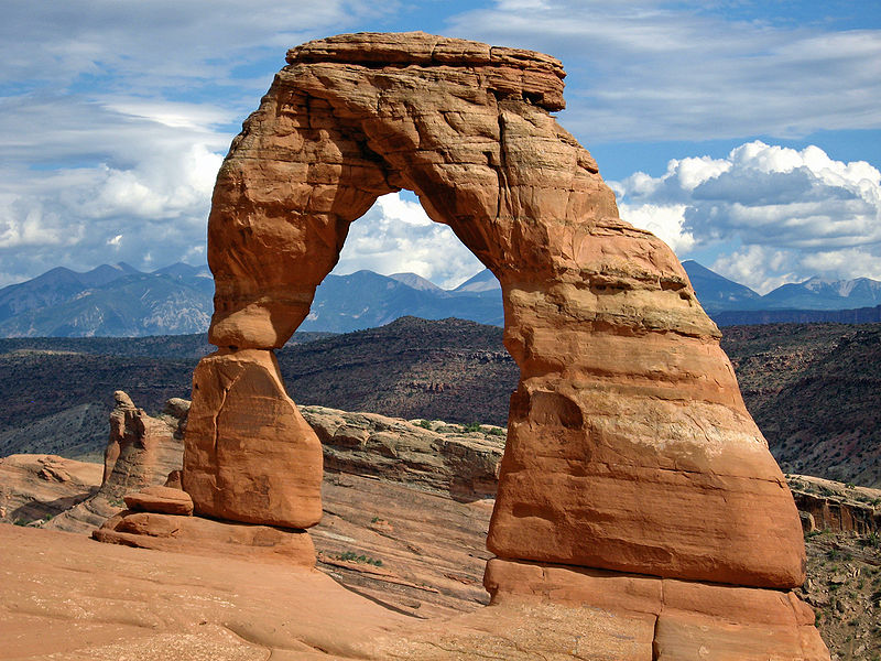 800px-USA_Arches_NP_Delicate_Arch%281%29.jpg