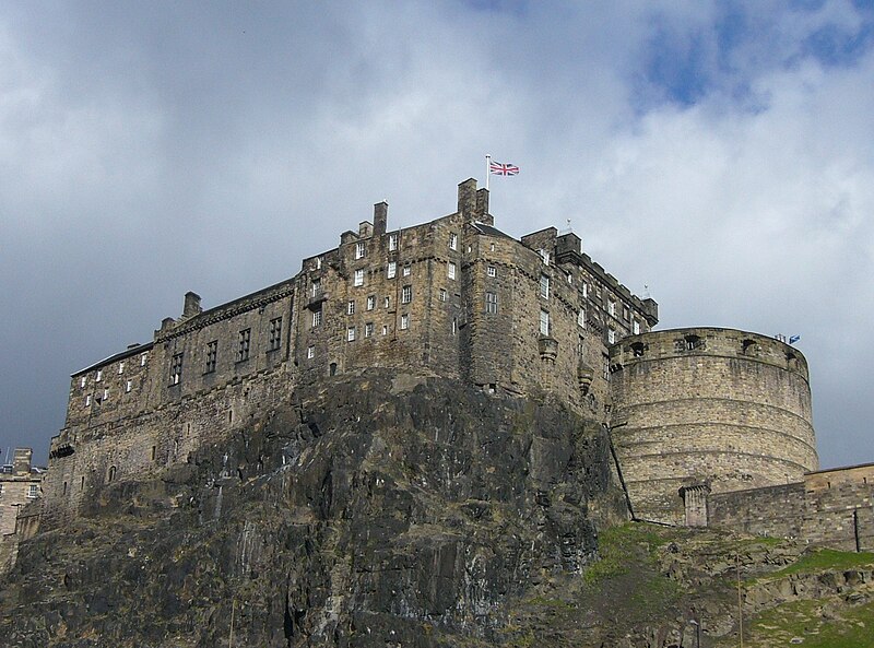 800px-Edinburgh_Castle_from_Portsburgh.jpg