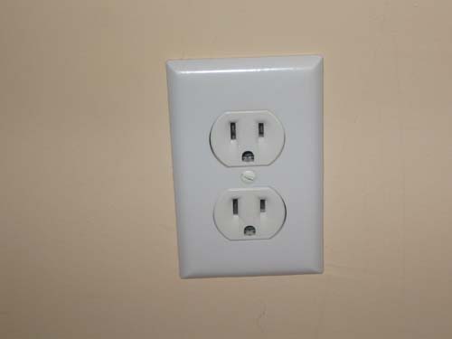 safe-grounded-three-prong-outlet-21ae.jpg