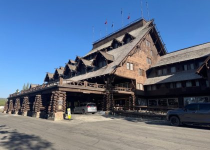old_faithful_inn_1.jpg