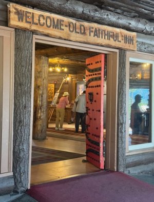 old_faithful_inn_2.jpg