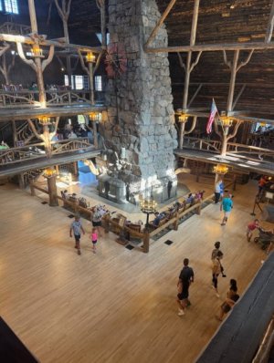 old_faithful_inn_4.jpg