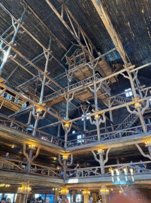 old_faithful_inn_6.jpg