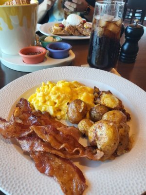 Toppo breakfast.jpg