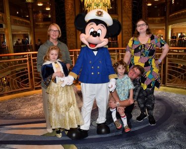 9610410-Mickey Captain Character.jpg