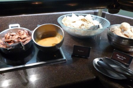 diversons magic 2016 buffet 4 wings cheese sauce chips soda bread P1090059 1500.jpg