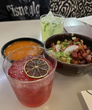 Centrico guacamole and drinks.jpg