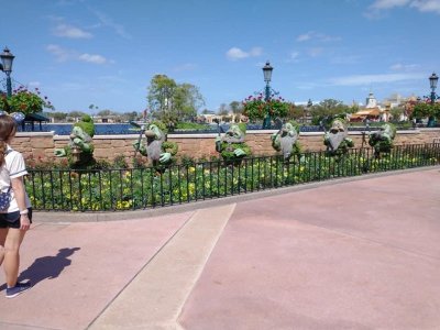 epcot stone wall dwafes.JPG
