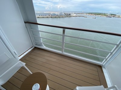 31_DisneyWishFamilyStateroom.jpeg 31_DisneyWishFamilyStateroom.jpeg