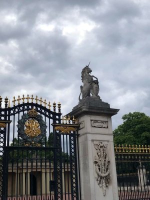 buckingham palace 5.jpg