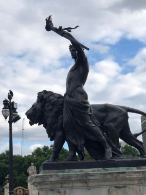 buckingham palace 4.jpg