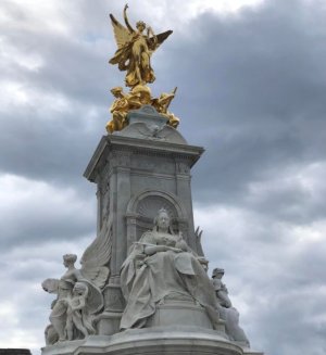 buckingham palace 3.jpg