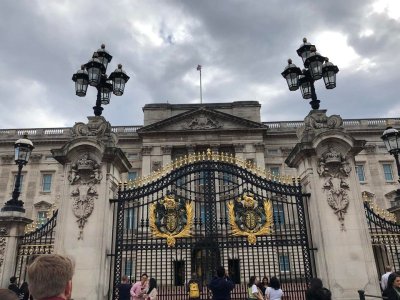 buckingham palace 2.jpg
