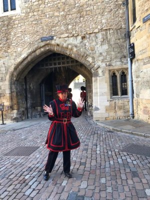 tower of london beefeater.jpg