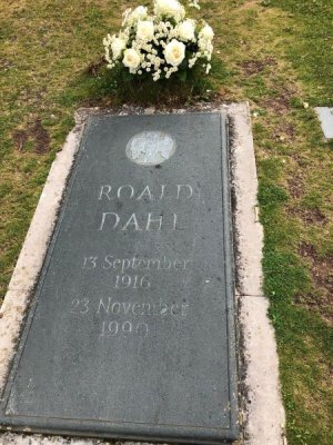 dahl gravesite 4.jpg