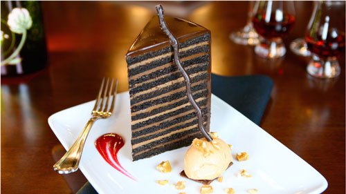 disneyland-hotel-steakhouse-55-legendary-24-layer-cake.jpg