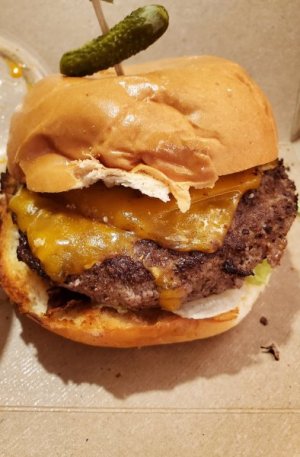 Riv Primo burger closeup.jpg