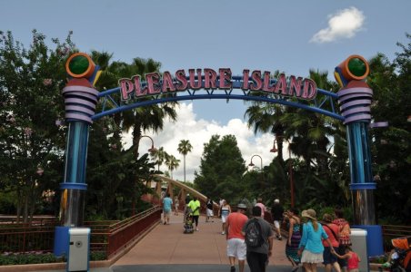 Downtown Disney- Pleasure Island Bridge2.JPG