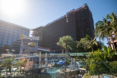 Disneyland-Hotel-Disney-Vacation-Club-tower-construction-DSC_6500-X4.jpg