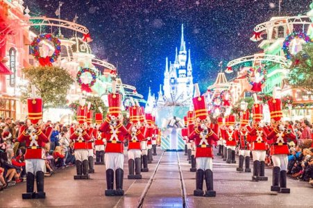 Disney-World-Christmas-Parade-768x511.jpg