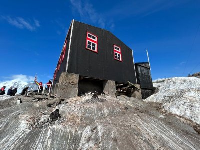 Day 7 Lockroy museum from steps.jpg
