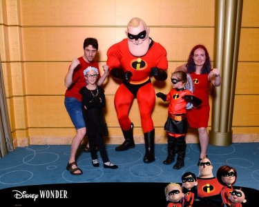 1736-66783040-Pixar PX Mr. Incredible 4 Starboard-46366_GPR.jpg