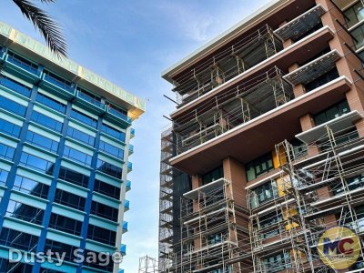 Disneyland-News-construction-disneyland-hotel-tower-unwrapped-4-MiceChat.jpeg