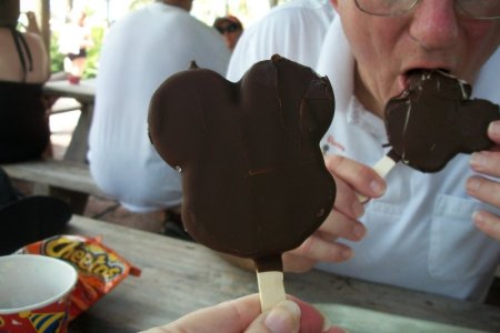 mickey bar magic 2010 T3120 100_2910 1500.jpg