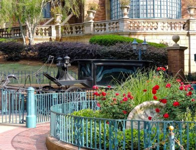 15 WDW-MK LibSq_HM 2013.jpg