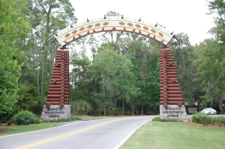 Disneys-Wilderness-Lodge-entrance-sign.JPG