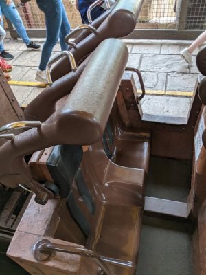 Indiana Jones et le Temple du Peril seat.jpg