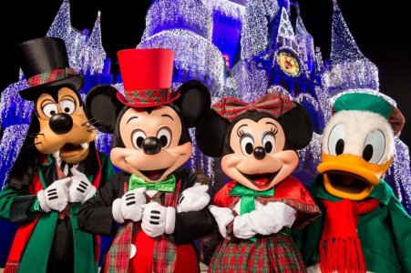 4K] Disney's Christmas Parade 2019 - La Parade de Noël Disney - Disneyland  Paris 