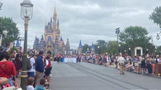 Parade3.jpg