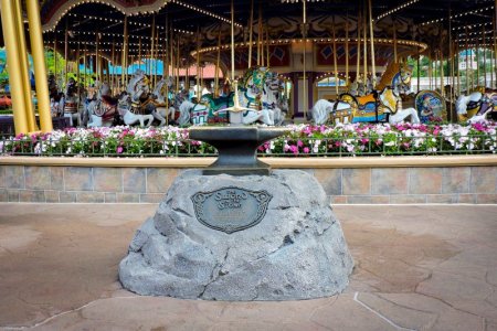 15 WDW_MK Fntsyland 1973.jpg