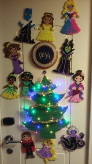 cabin_door_decoration.jpg