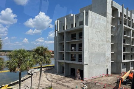 Disneys-Polynesian-Tower-Construction-2023-August-4.jpeg