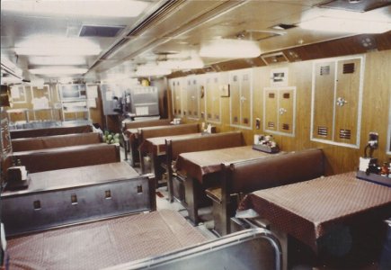 SSBN 626 Mess Deck.jpg