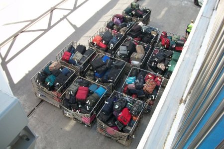 magic 2010 Luggage bin M0867 100_1334 1500.jpg