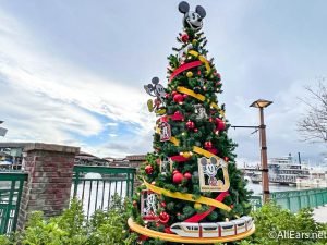 2022-wdw-disney-springs-christmas-holiday-tree-stroll-annual-passholder-2-300x225.jpg 2022-wdw-disney-springs-christmas-holiday-tree-stroll-annual-passholder-2-300x225.jpg