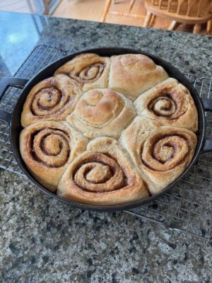 CINNAMON ROLLS 3.jpg