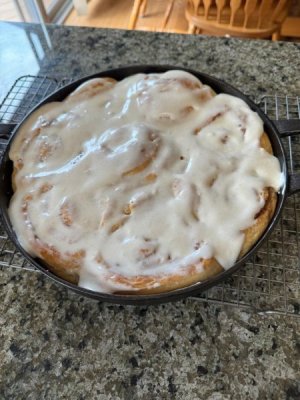 CINNAMON ROLLS 4.jpg