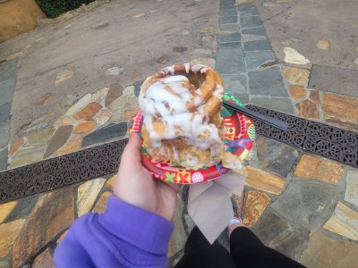 Cinnamon Roll.jpg